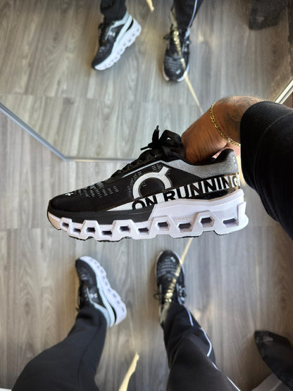 Tenis ON Cloudtilt Preto e Branco