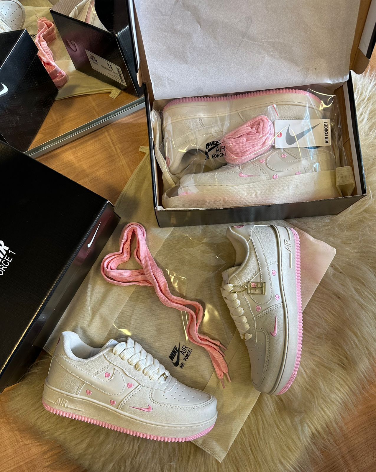 Modelo Feminino Air force Branco coração rosa