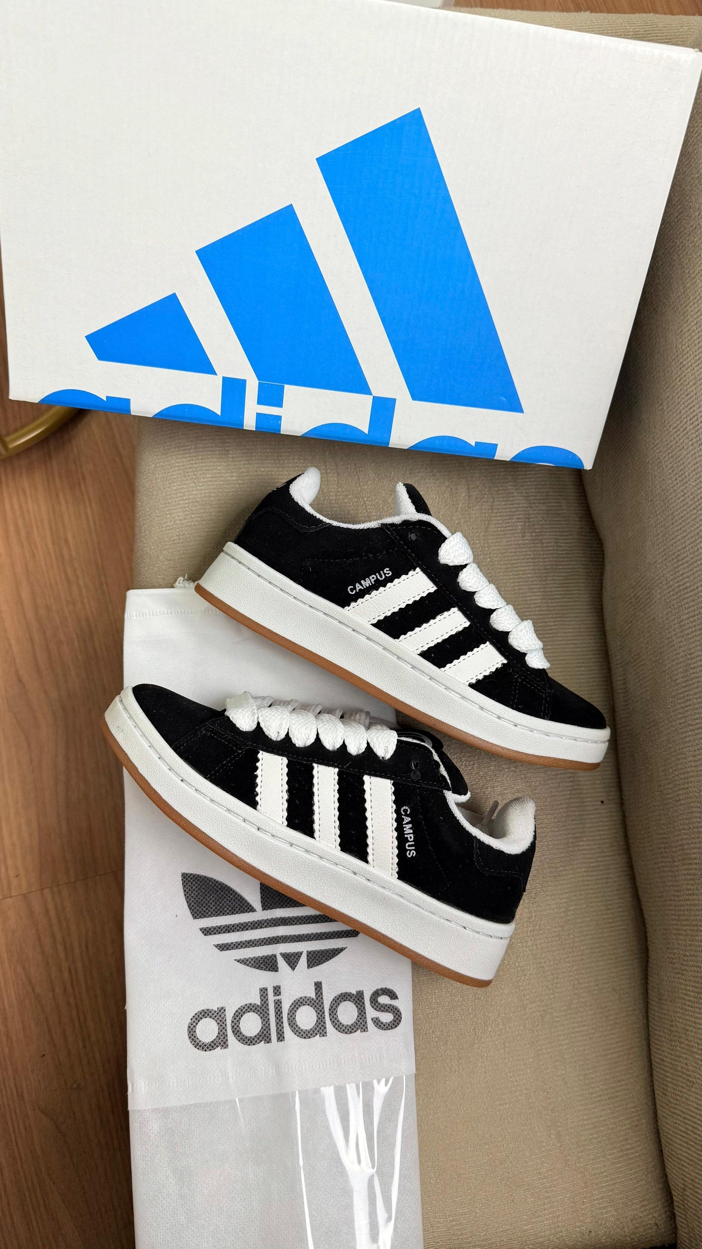 Tênis Adidas Campos OOS Unissex 2 Cadarços Preto/Branco