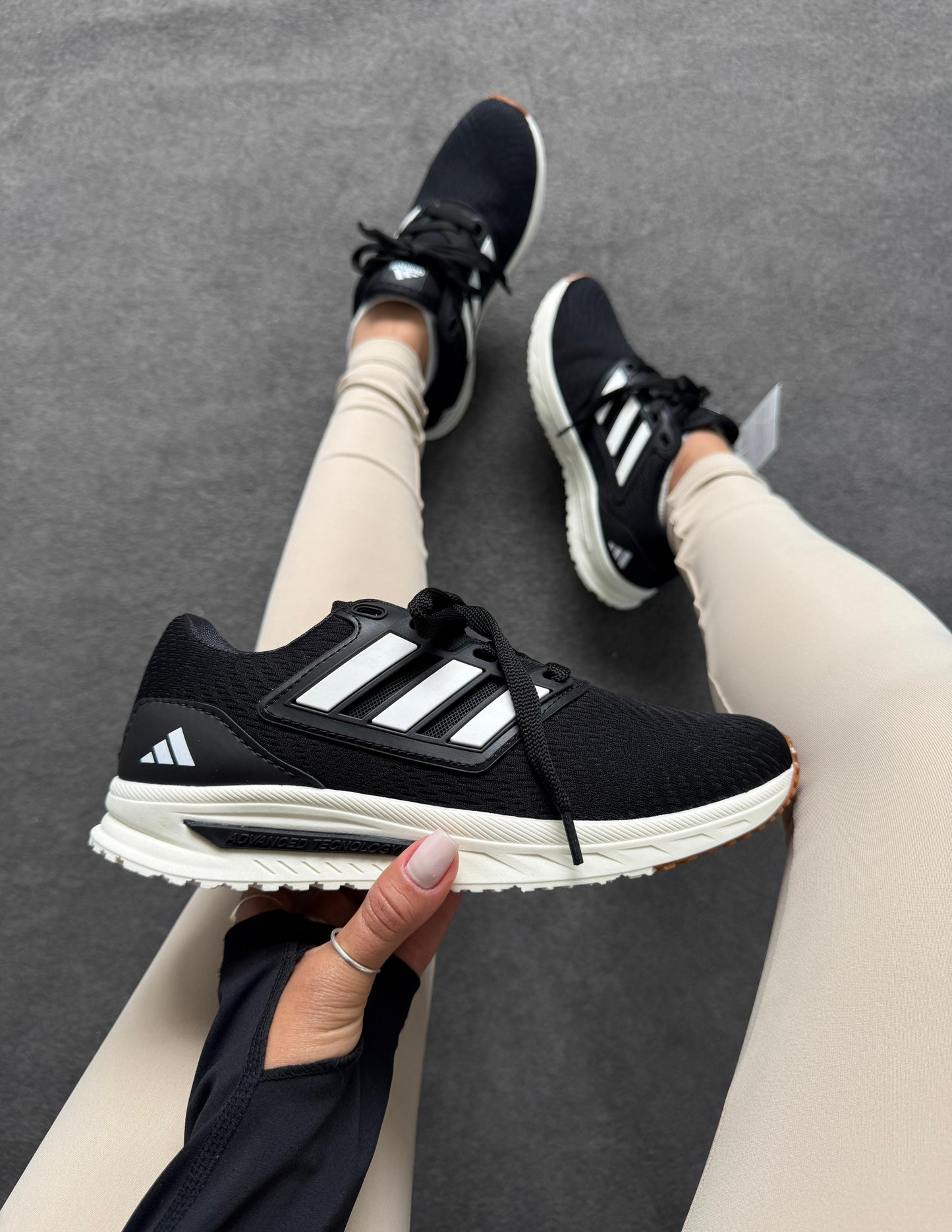 Tenis Modelo Advenced Adidas