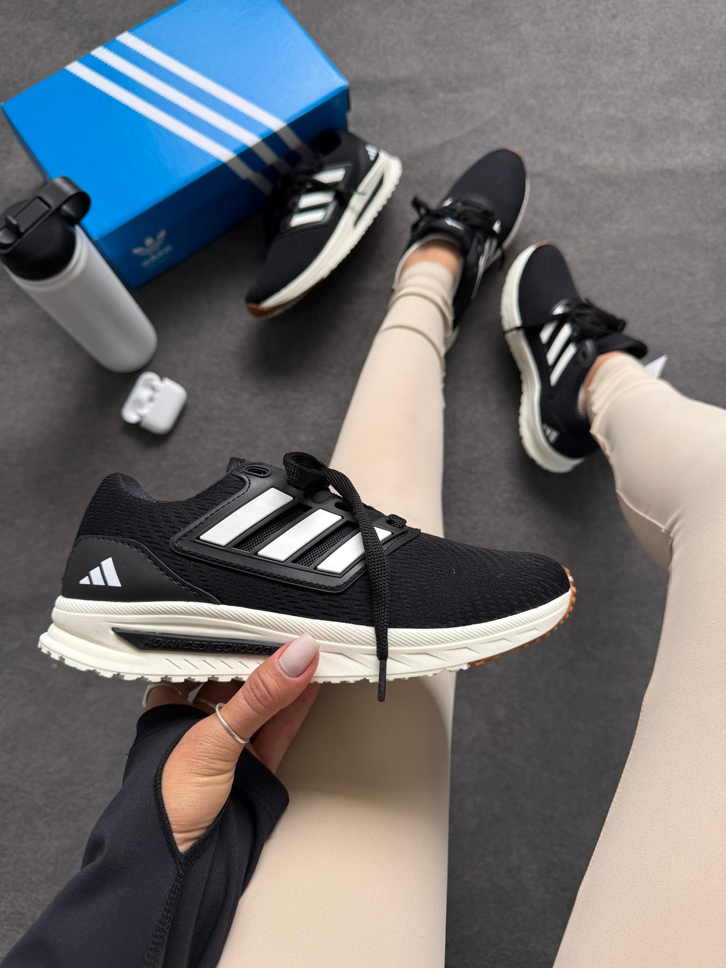 Tenis Modelo Advenced Adidas